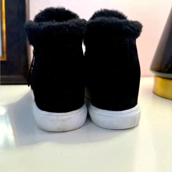 Madden Girl Prevale-F Black with fur Wedge Sneaker Shoe Size 8 - Picture 3 of 5